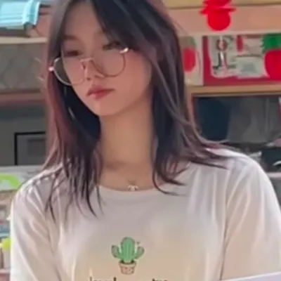 Chat with lisa, the  character AI chatbot