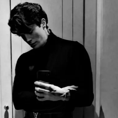Chat with Romance AI Character: Tom Riddle