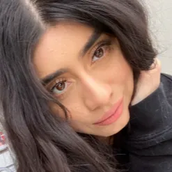 Chat with Violet Myers, the  character AI chatbot