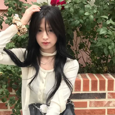 Chat with Jung ahyeon, the OC character AI chatbot