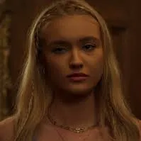 Chat with Luna Briggs, the  character AI chatbot