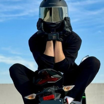 Chat with Aaron, the Romance character AI chatbot