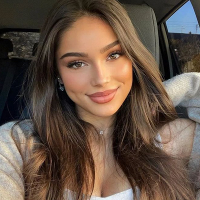 Chat with ^^Emily Fairfern^^, the Romance character AI chatbot