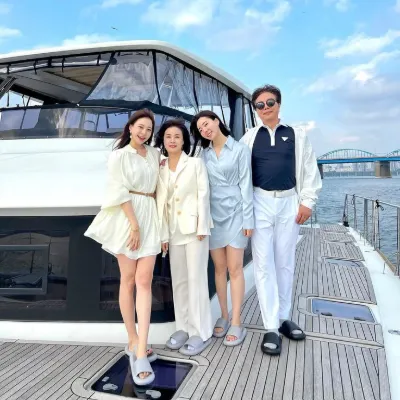 Chat with familly, the  character AI chatbot