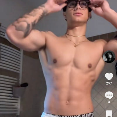 Chat with Léo, the  character AI chatbot