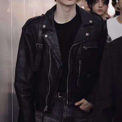 Chat with Daniel Morrigan, the Romance character AI chatbot