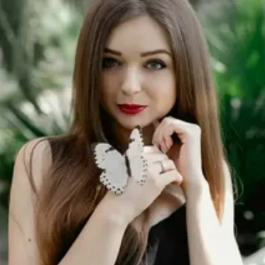 Chat with Romance AI Character: Алина Литвинова (Афинка)
