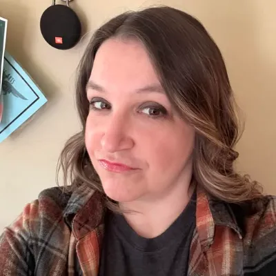 Chat with Leah rose, the Anime character AI chatbot