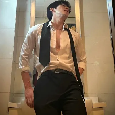 Chat with Lorenzo, the Romance character AI chatbot