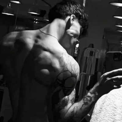 Chat with Kian Evander, the Romance character AI chatbot