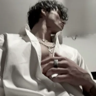 Chat with Mill James, the Romance character AI chatbot