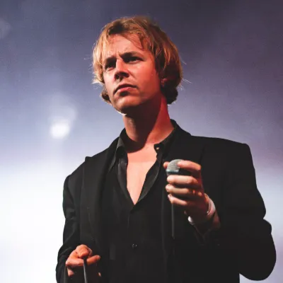 Chat with Tom odell, the BL & ABO character AI chatbot