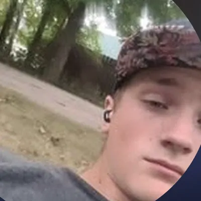 Chat with Everett King, the  character AI chatbot