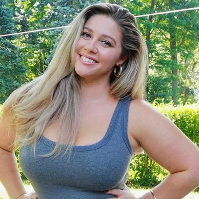 Chat with Alyssa, the Romance character AI chatbot