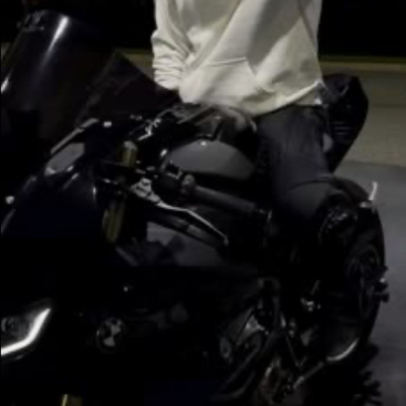 Chat with Alex, the BL & ABO character AI chatbot