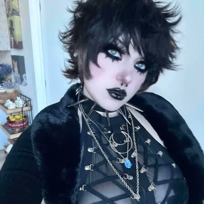 Chat with Sarah, the  character AI chatbot