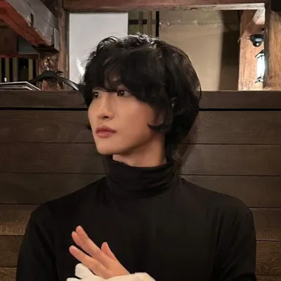 Chat with Romance AI Character: Seonghwa