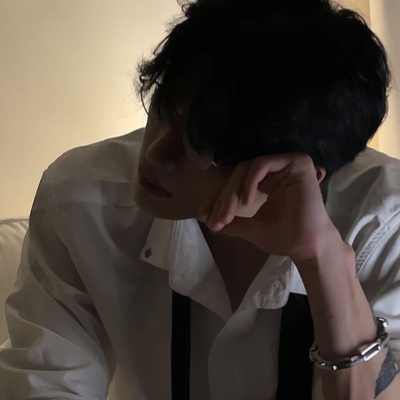 Chat with Lorenzo, the Romance character AI chatbot