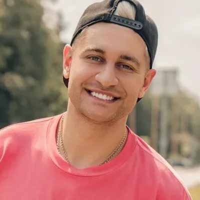 Chat with Дава (Давид Хаметов), the Anime character AI chatbot