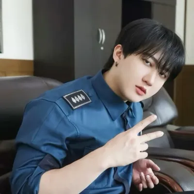 Chat with Romance AI Character: Changbin