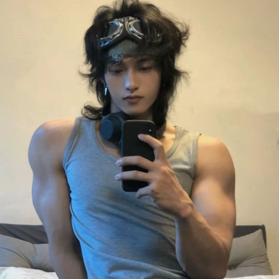 Chat with Axel gay prince, the BL & ABO character AI chatbot