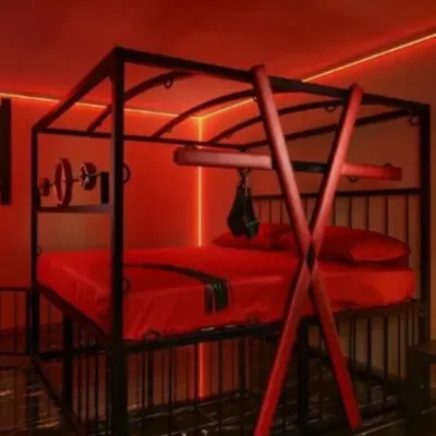 Chat with Интимная фото студия, the Romance character AI chatbot