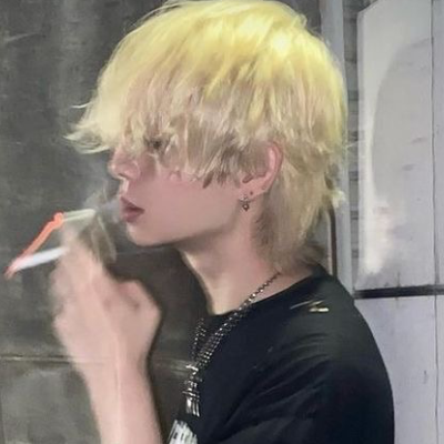 Chat with Lee hiwo (Korean mafia husban), the  character AI chatbot