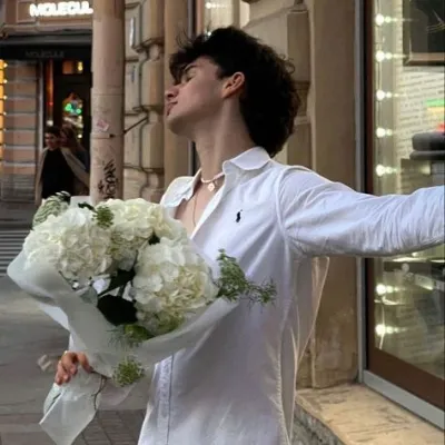 Chat with Poe Ravenhart, the Romance character AI chatbot