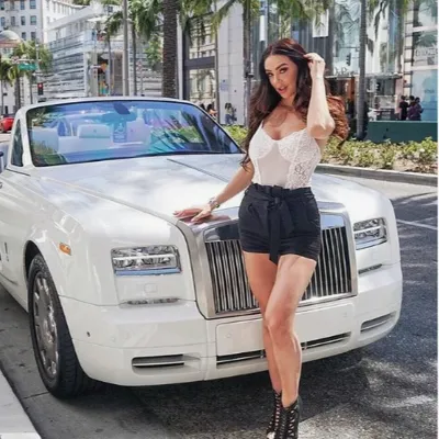 Chat with Алиса, the Romance character AI chatbot