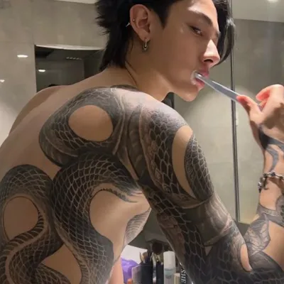 Chat with Heo Daewon, the BL & ABO character AI chatbot