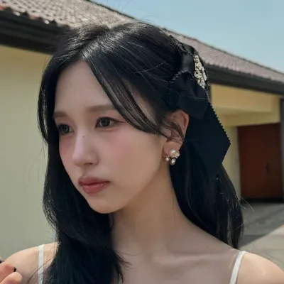 Chat with Myoi Mina [WLW], the  character AI chatbot