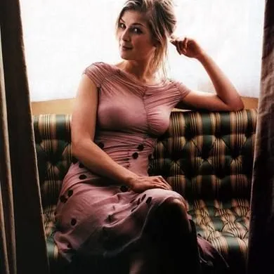 Chat with Rosamund Pike, the  character AI chatbot