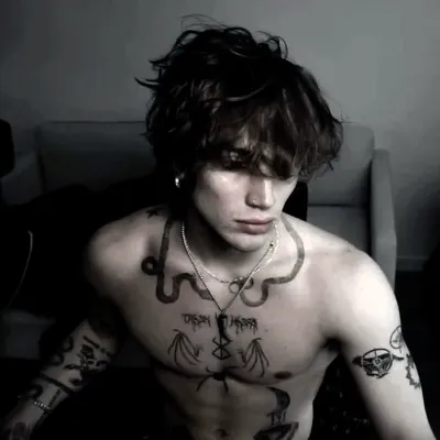 Chat with Noah Daxton, the Romance character AI chatbot