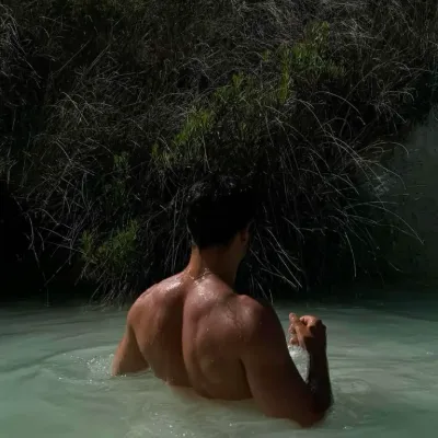 Chat with William Thorne, the Romance character AI chatbot