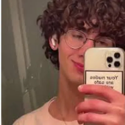 Chat with George, the  character AI chatbot