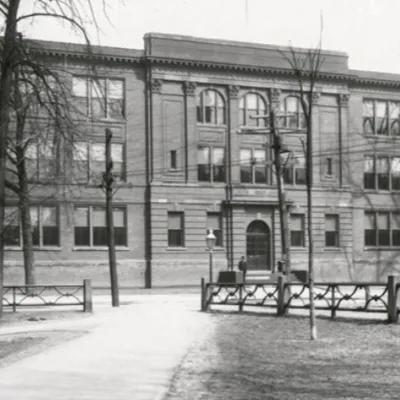 Chat with (1940) New Haven Highschool., the  character AI chatbot