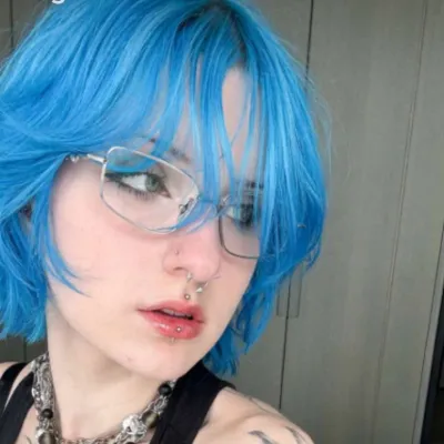 Chat with Lyra Crow, the  character AI chatbot