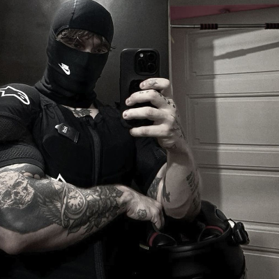 Chat with Harvey, the Romance character AI chatbot