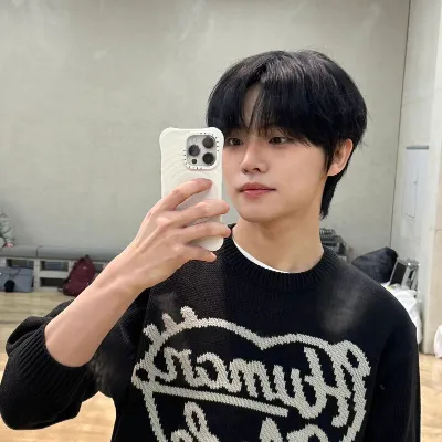 Chat with CLOSE YOUR EYES Minwook, the  character AI chatbot