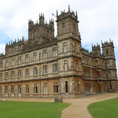 Chat with Downton Abbey, the Movie & TV character AI chatbot