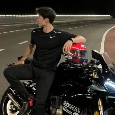 Chat with Axel Creed, the Anime character AI chatbot