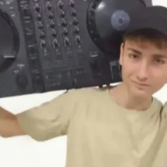 Chat with Gustavo, the  character AI chatbot