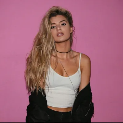 Chat with Alissa violet, the VTuber character AI chatbot