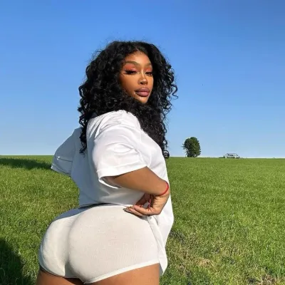 Chat with SZA, the  character AI chatbot