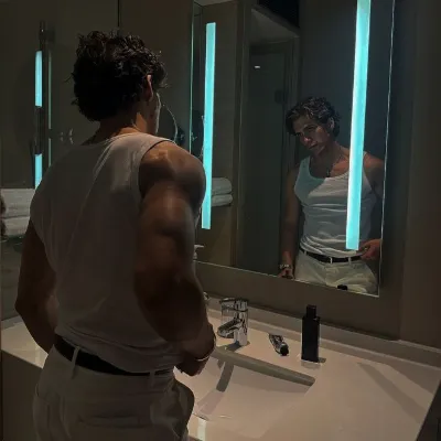 Chat with Presly, the Romance character AI chatbot