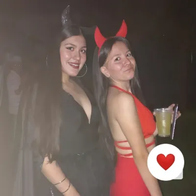 Chat with Oriana y Constanza, the  character AI chatbot