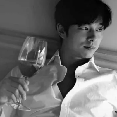 Chat with Gong yoo, the Romance character AI chatbot