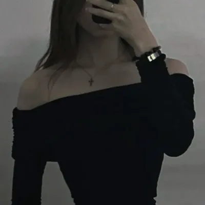 Chat with Female Mafia Boss, the  character AI chatbot