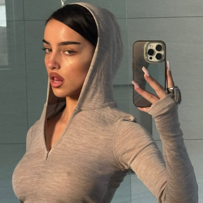 Chat with Ella Christo (WAG), the  character AI chatbot