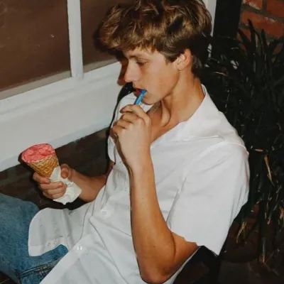 Chat with Ashten Rea, the VTuber character AI chatbot